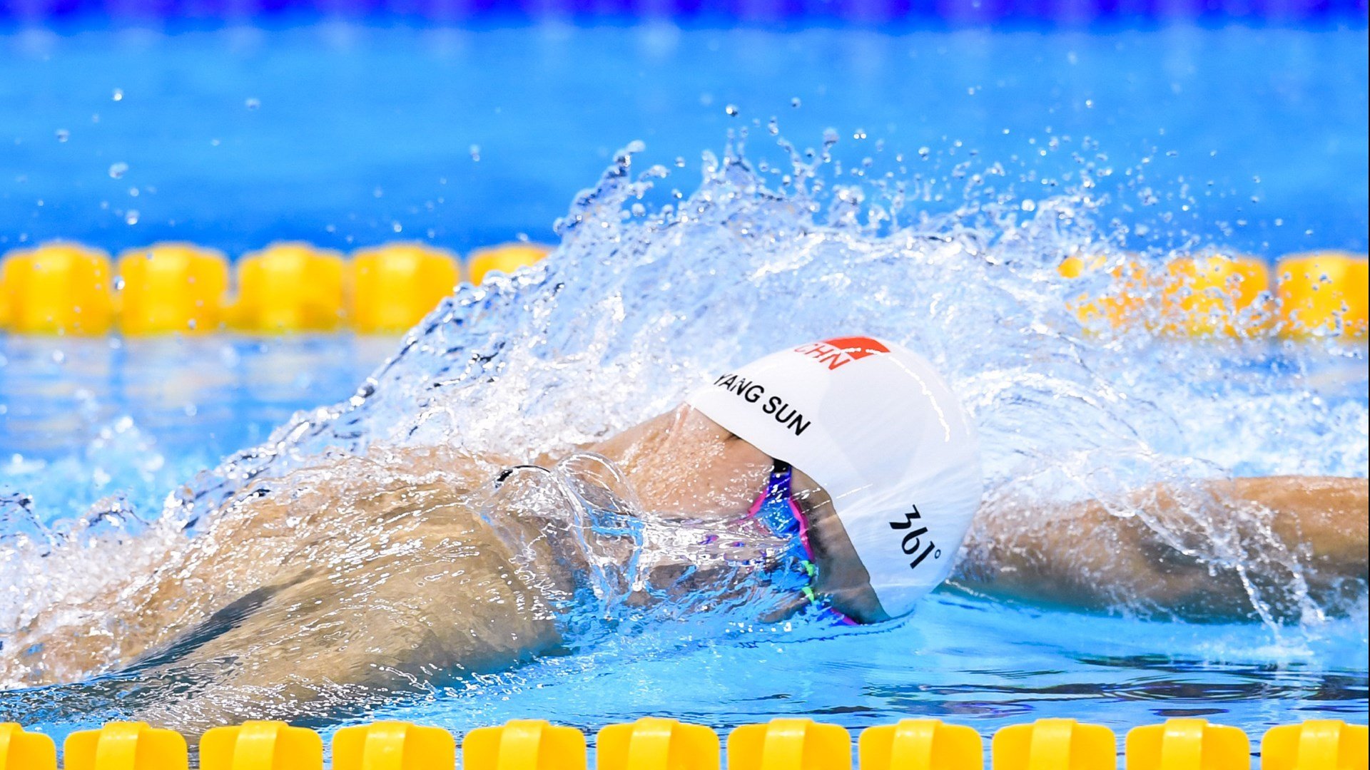 爱游戏体育官方入口-国际足球的未来：AI裁判助力比赛公正，技术革新引关注，国际知名足球裁判